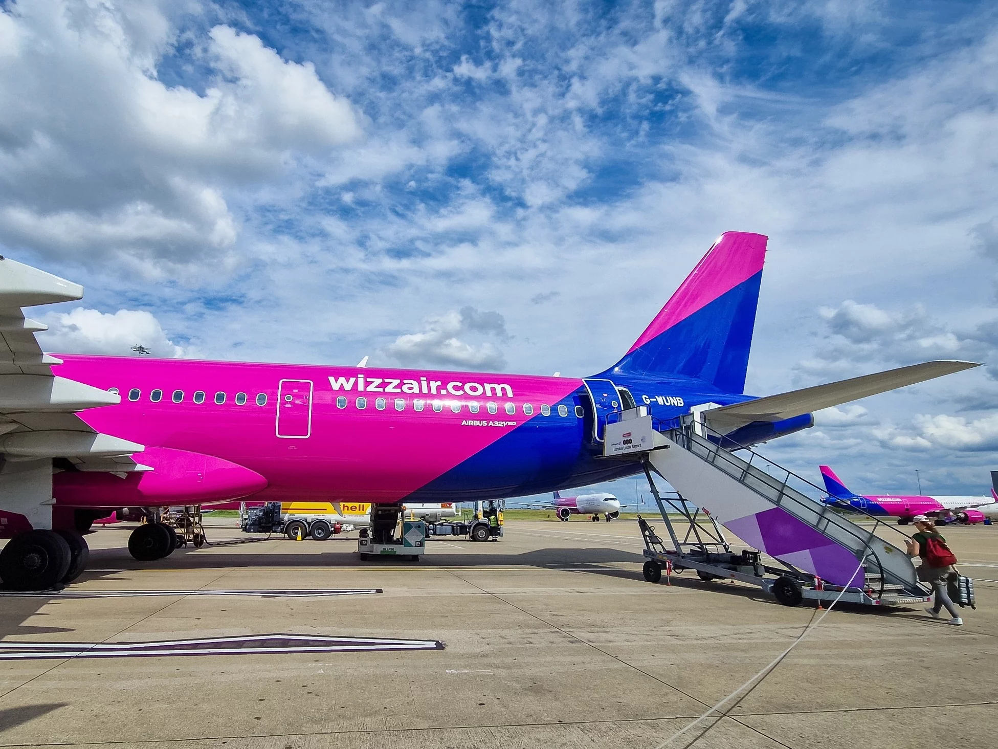 Samolot Wizz Air w Londynie-Luton, zdjęcie ilustracyjne