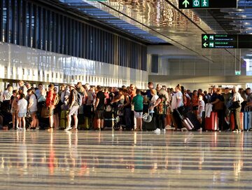 Turyści na lotnisku/zdjęcie poglądowe