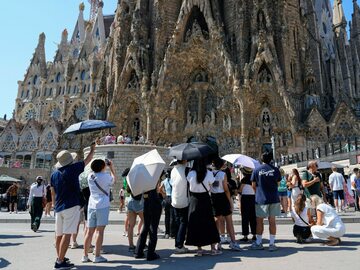 Turyści w Barcelonie