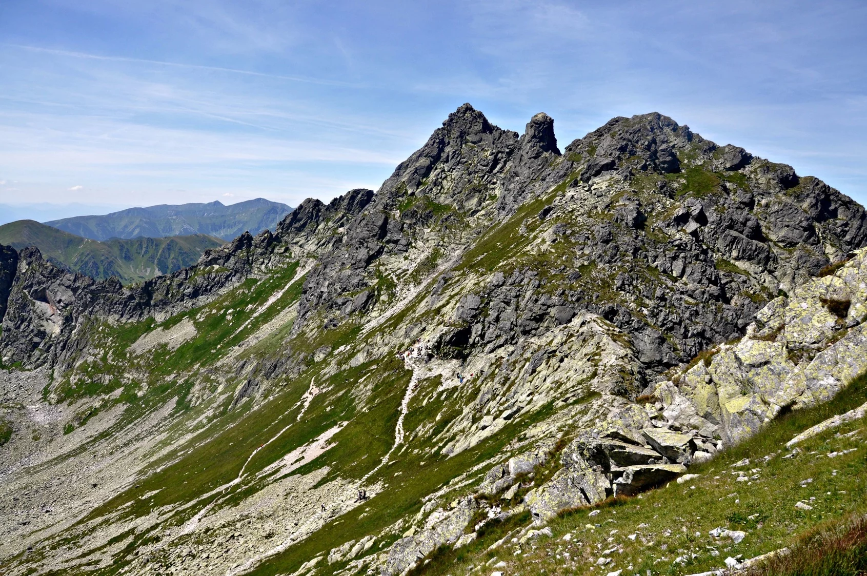 Tatry, widok na Zawrat i świnicę z Orlej Perci