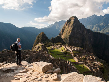 Turysta na Machu Picchu