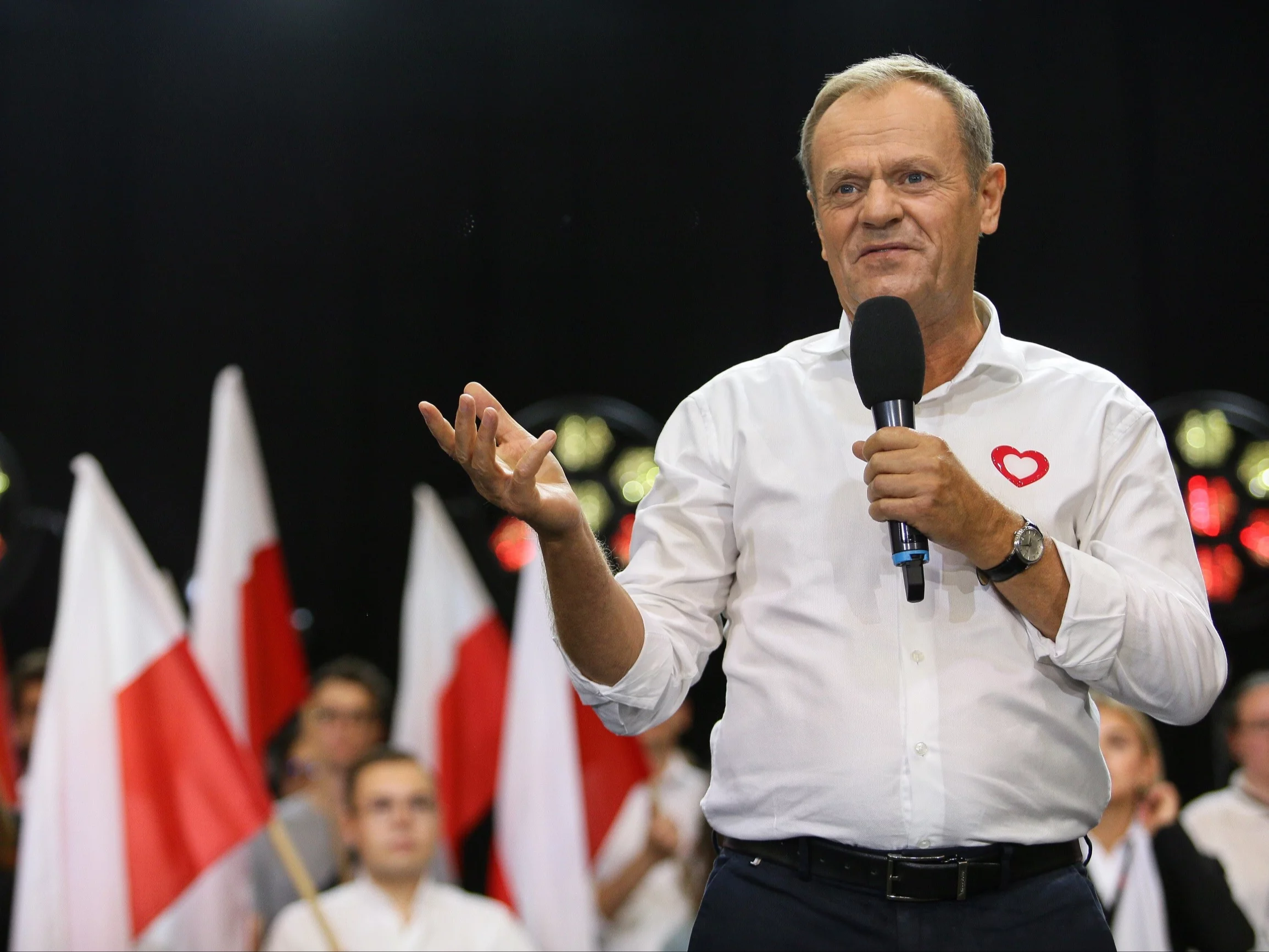 Kampania wyborcza do parlamentu 2023. Przewodniczący Platformy Obywatelskiej Donald Tusk przemawia podczas wiecu wyborczego w siedzibie MCK w Katowicach