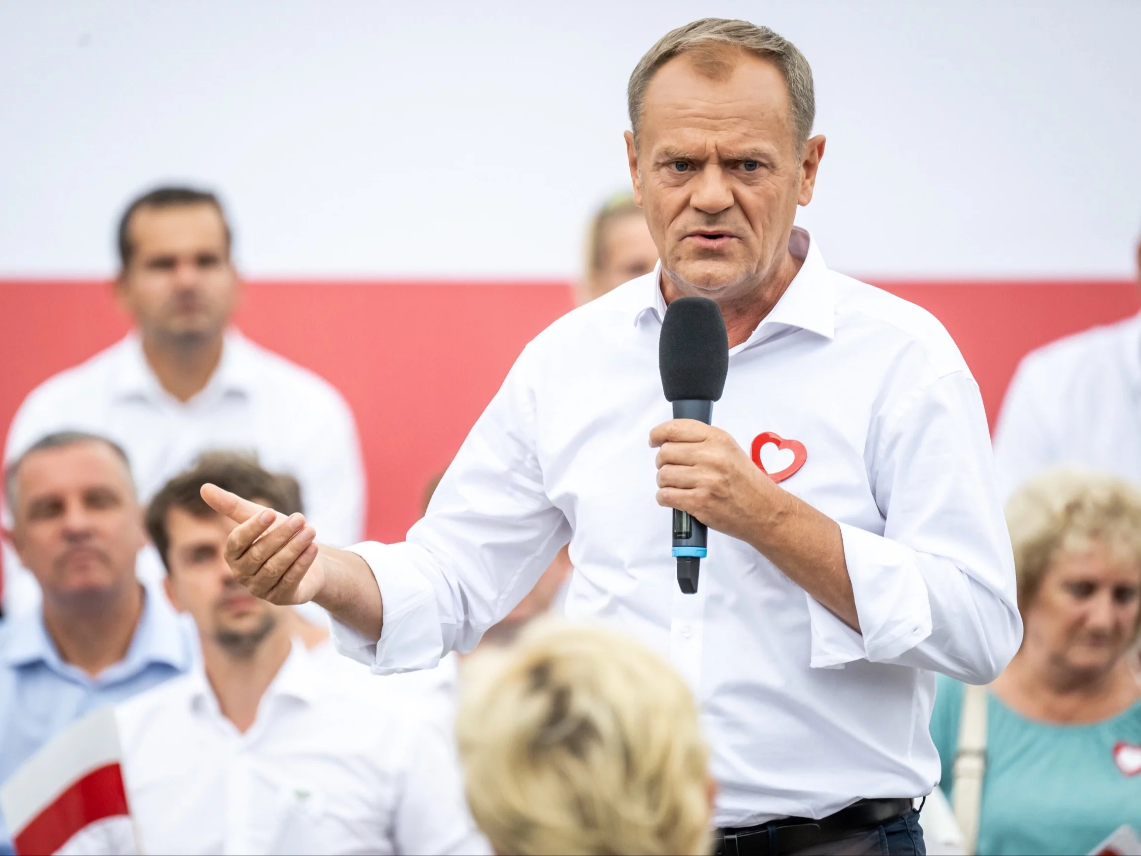 Kampania wyborcza do parlamentu 2023. Przewodniczący Platformy Obywatelskiej Donald Tusk przemawia podczas spotkania z sympatykami w Amfiteatrze na Słodowie we Włocławku