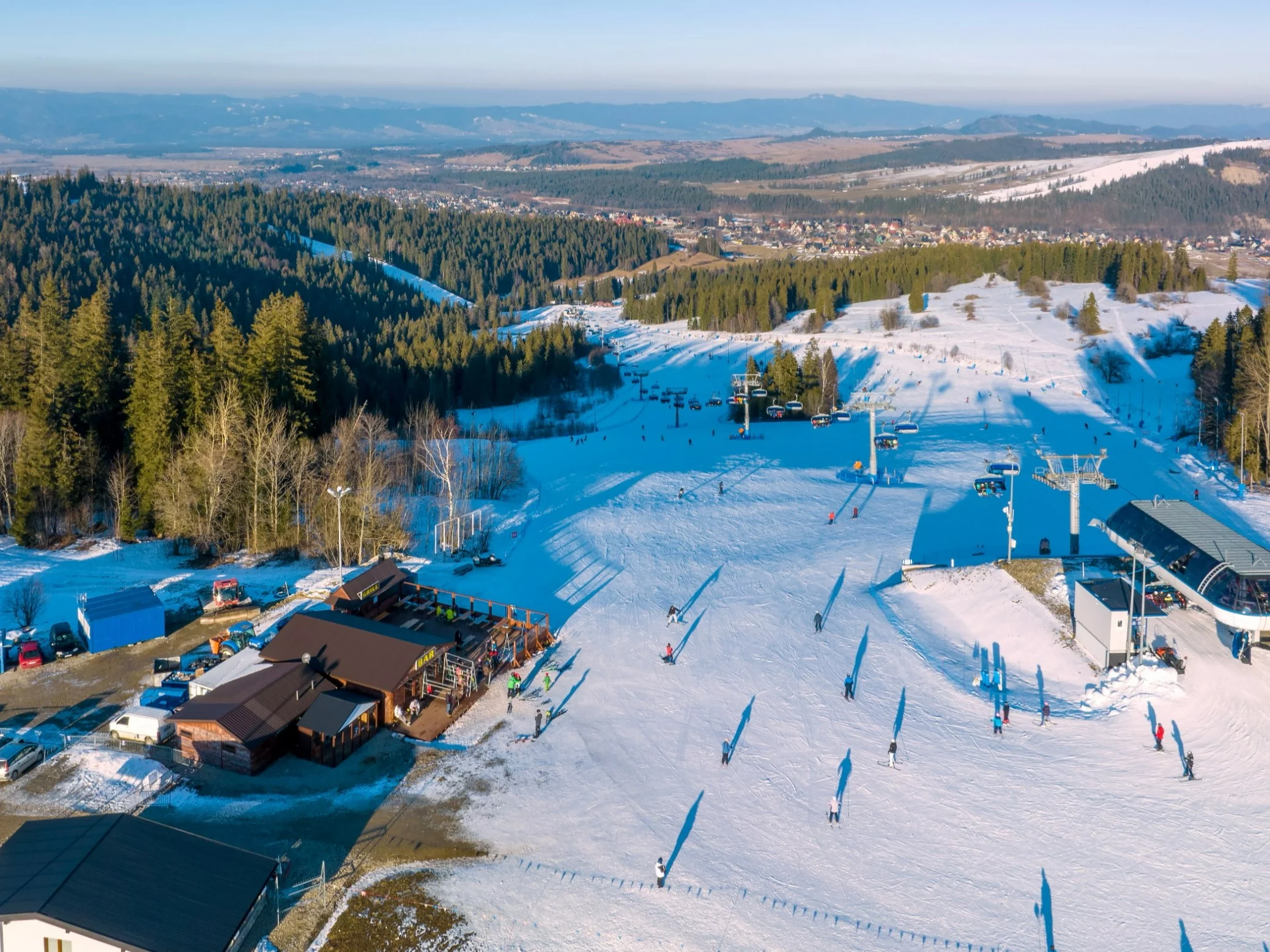 Darmowa jazda na nartach i 50 proc. zniżki na pizzę. Kolejne stoki otwarte