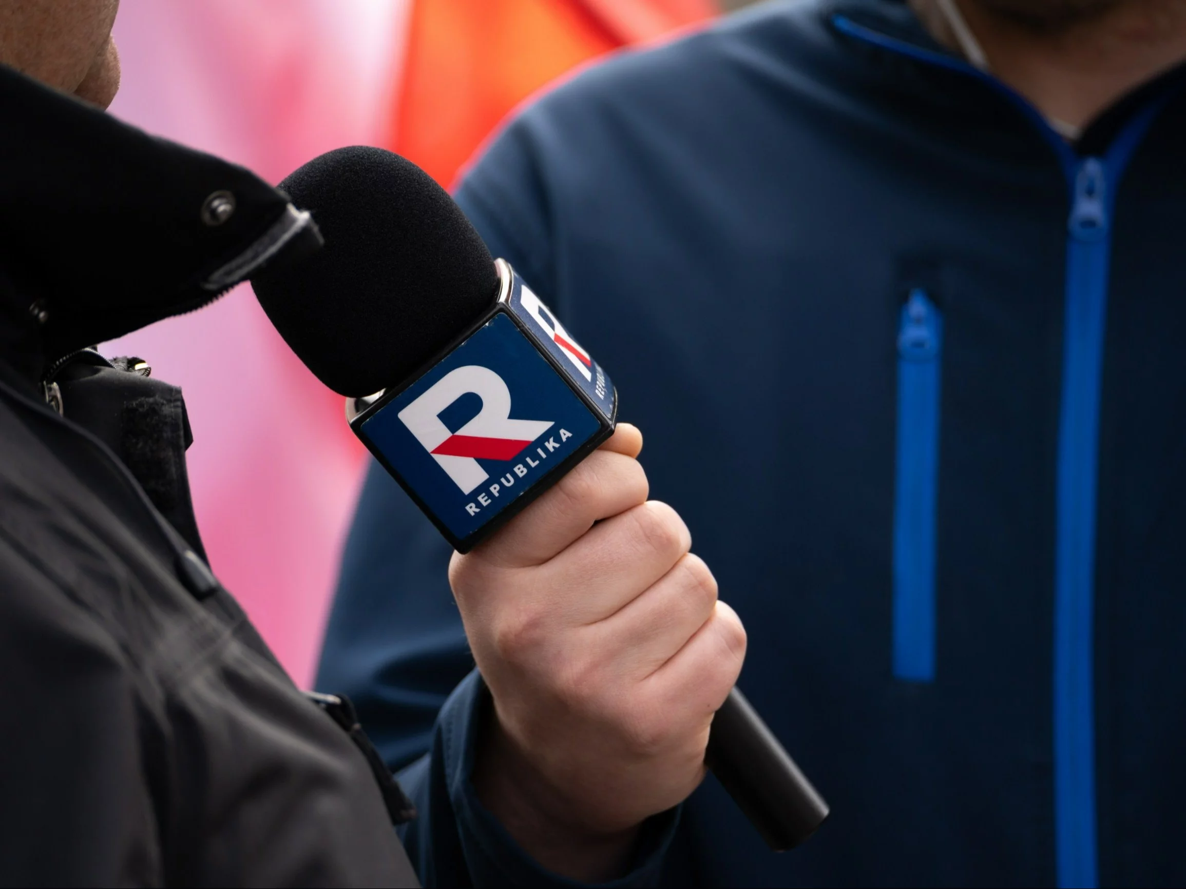 Dziennikarz Telewizji Republika, zdjęcie ilustracyjne