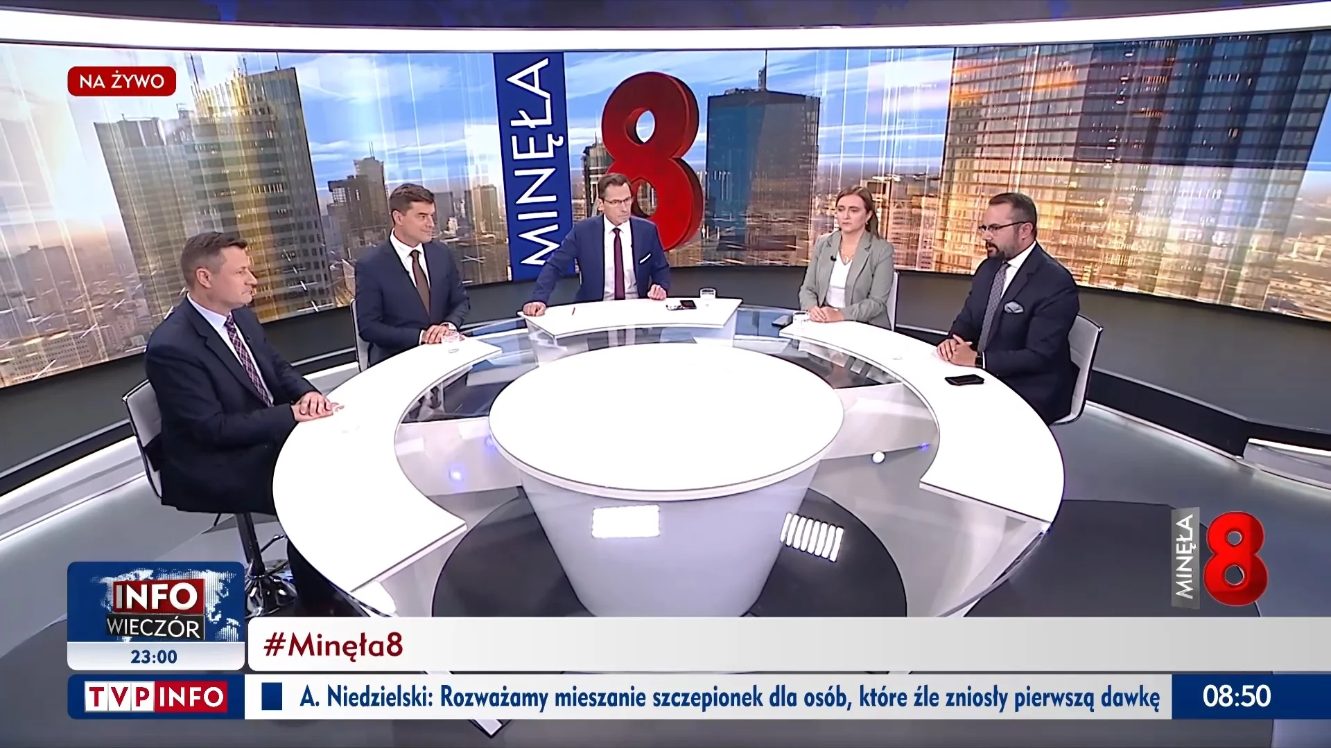 Kadr z programu „Minęła 8” w TVP Info