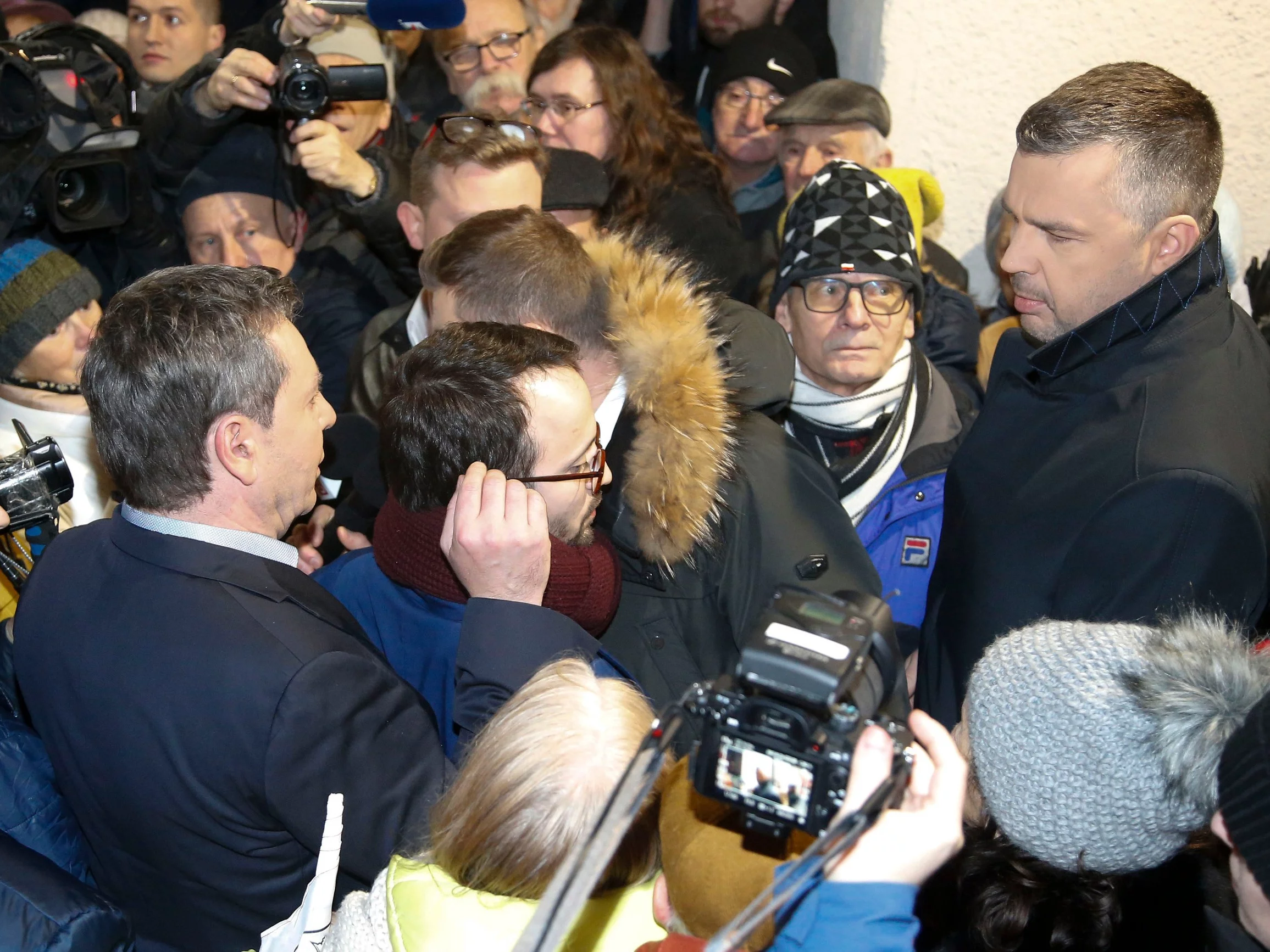 Michał Adamczyk i Samuel Pereira na proteście w obronie TVP