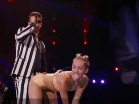 Miley Cyrus podczas gali MTV VMA 2013 (fot. x-news.pl/MTV)