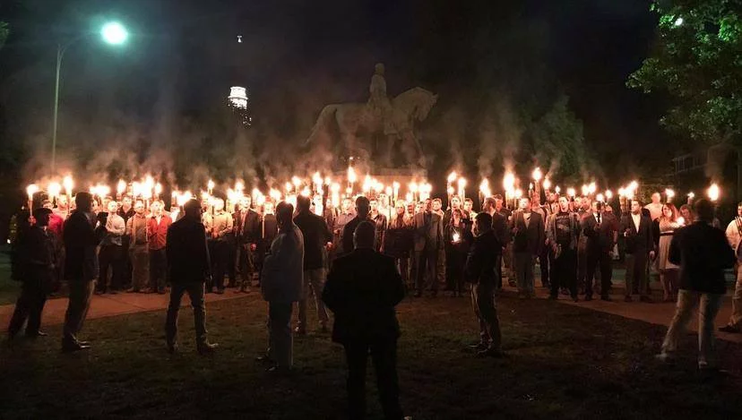 Uczestnicy marszu "Unite the right". Charlottesville