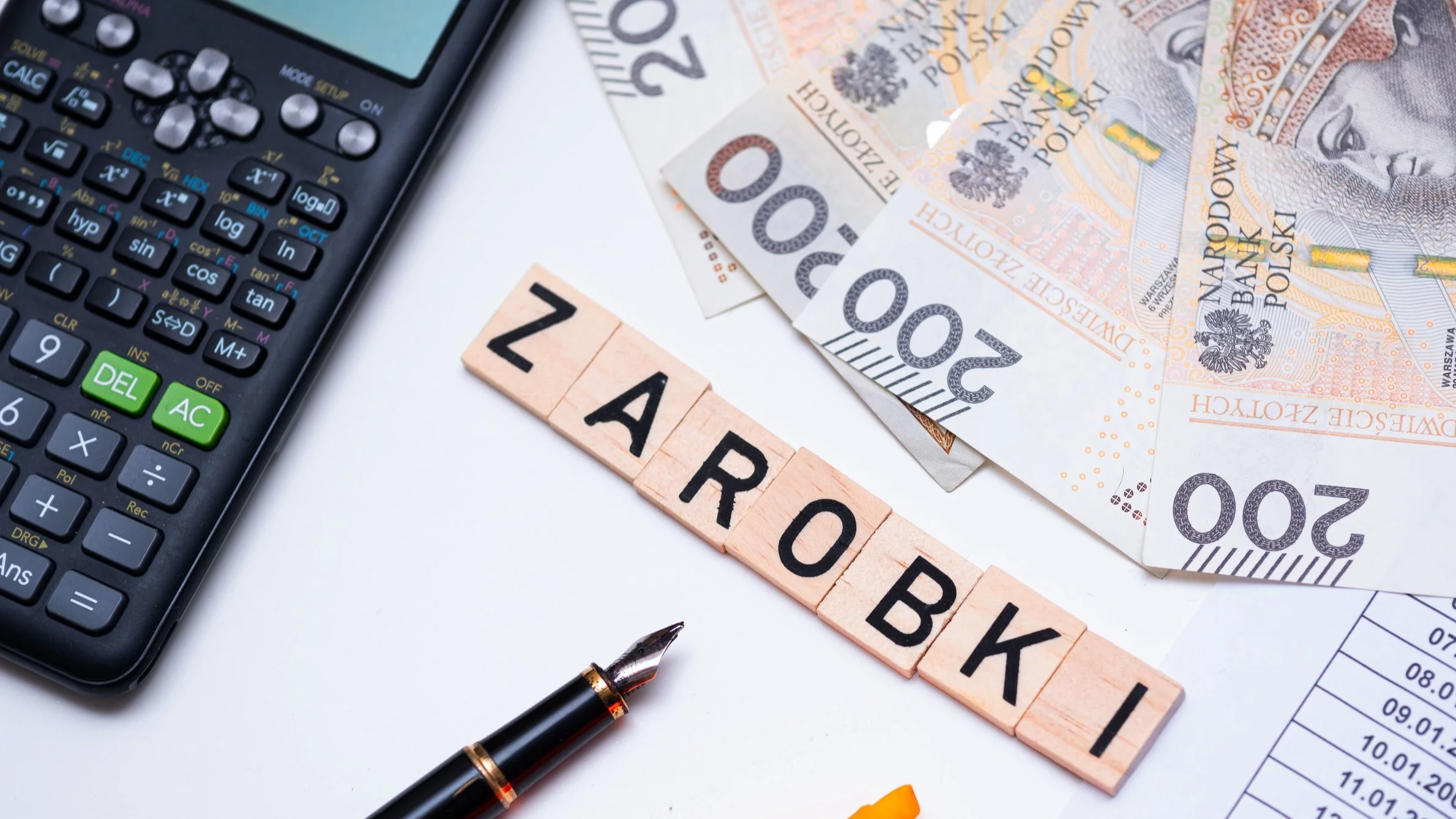 Raport GUS – Polacy zarabiają mniej, niż pokazuje średnia