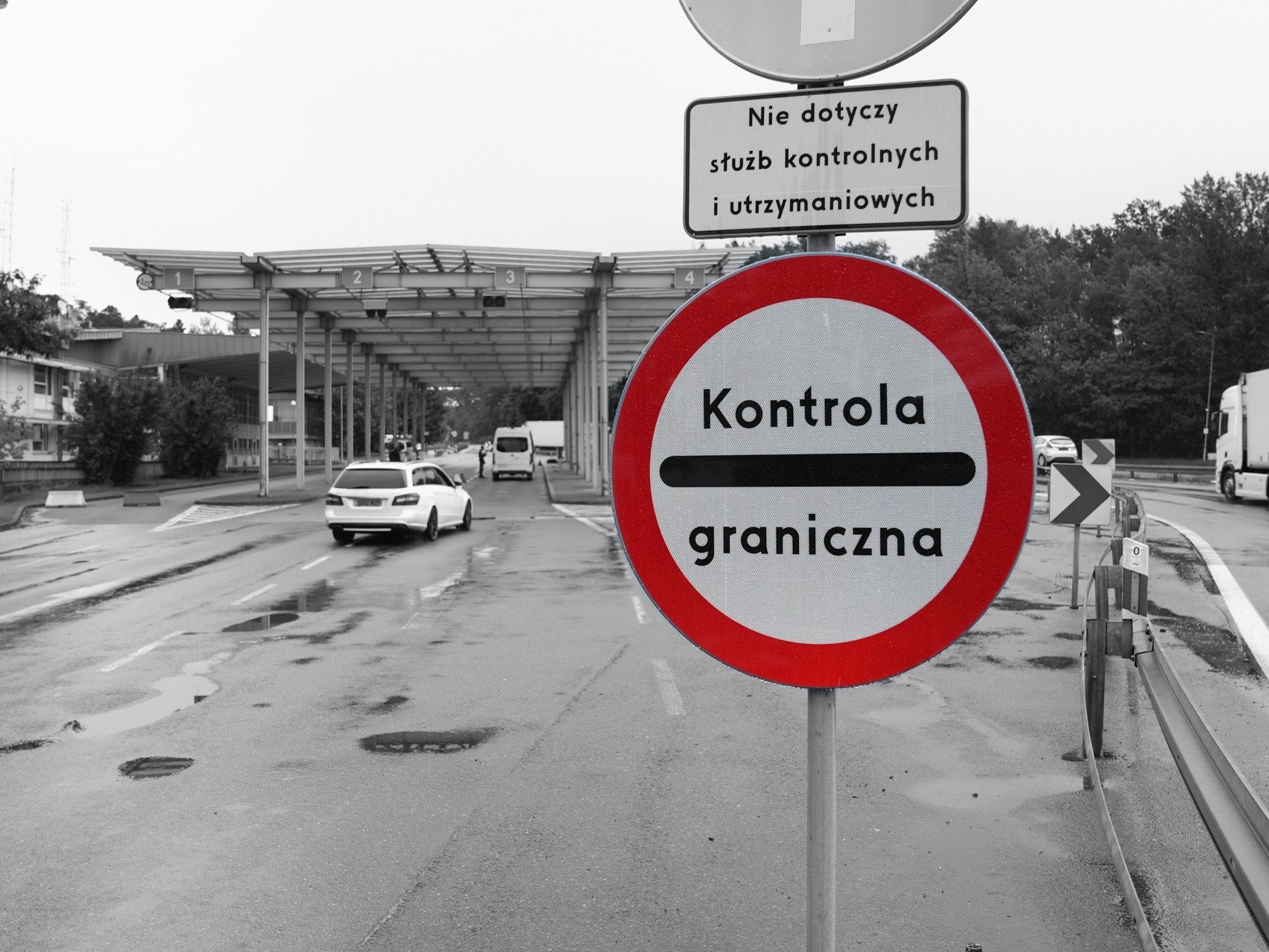 Tymczasowe kontrole na granicy z Niemcami i Litwą. Szef MSWiA podjął decyzję