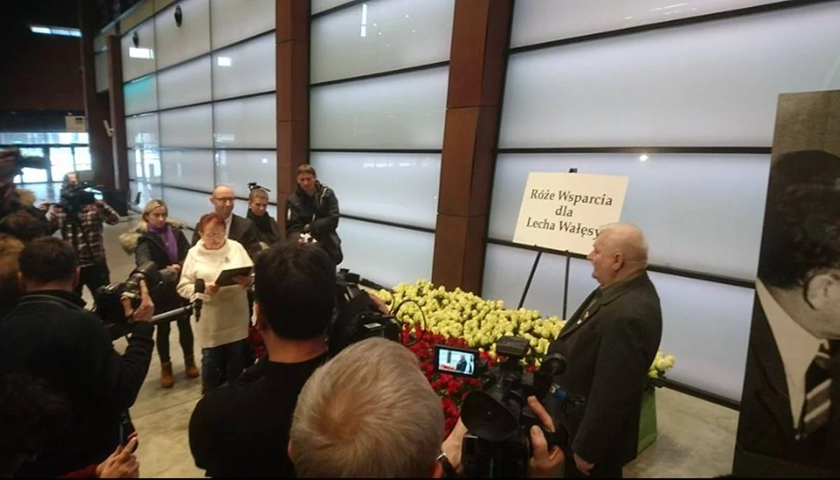 "Róże wsparcia" dla Lecha Wałęsy