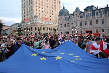 Tysiące osób zgromadziło się w Batumi, żeby poprzeć dołączenie Gruzji do Unii Europejskiej