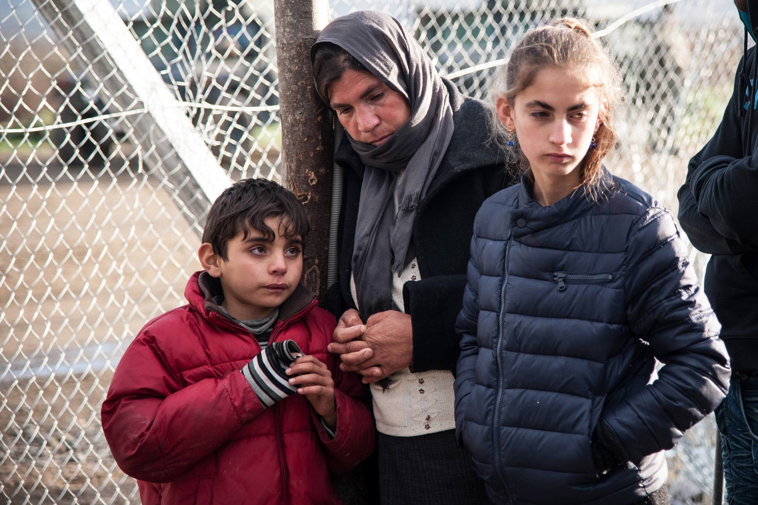 Uchodźcy czekający na przejście przez macedońską granicę