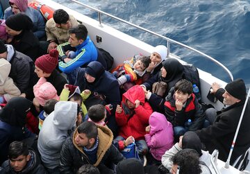 Uchodźcy, którzy płyną do wybrzeży Grecji