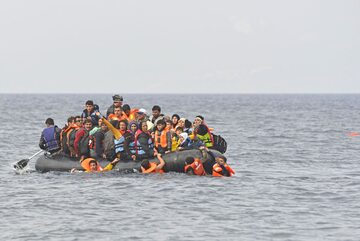 Uchodźcy u wybrzeży Grecji, zdjęcie ilustracyjne
