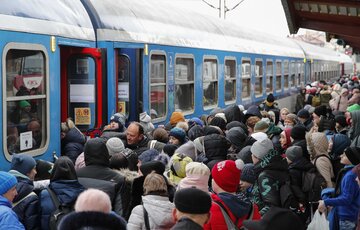 Uchodźcy z Ukrainy na dworcu w Przemyślu