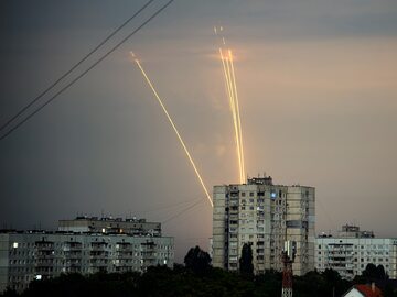 Uchwycony przez fotografa start pocisków z Biełgorodu
