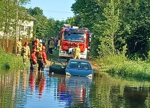 Pijany kierowca wylądował w rzece
