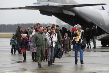 Uciekinierzy z Donbasu na lotnisku 22. bazy lotnictwa cywilnego