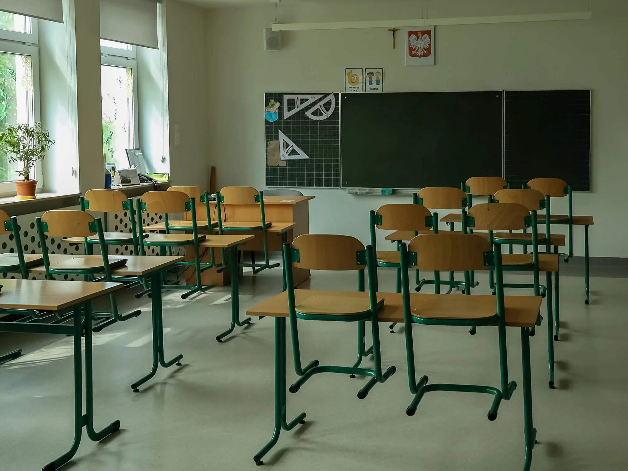 Uczeń rzucił się na nauczycielkę. Do akcji wkroczyła żabole