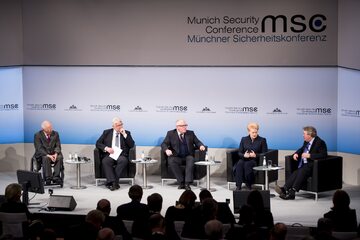 Uczestnicy debaty w Monachium