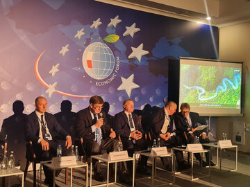 Uczestnicy panelu „Europejski Rok Kolei – szansa na rozwój”, zorganizowanego podczas Forum Ekonomicznego w Karpaczu