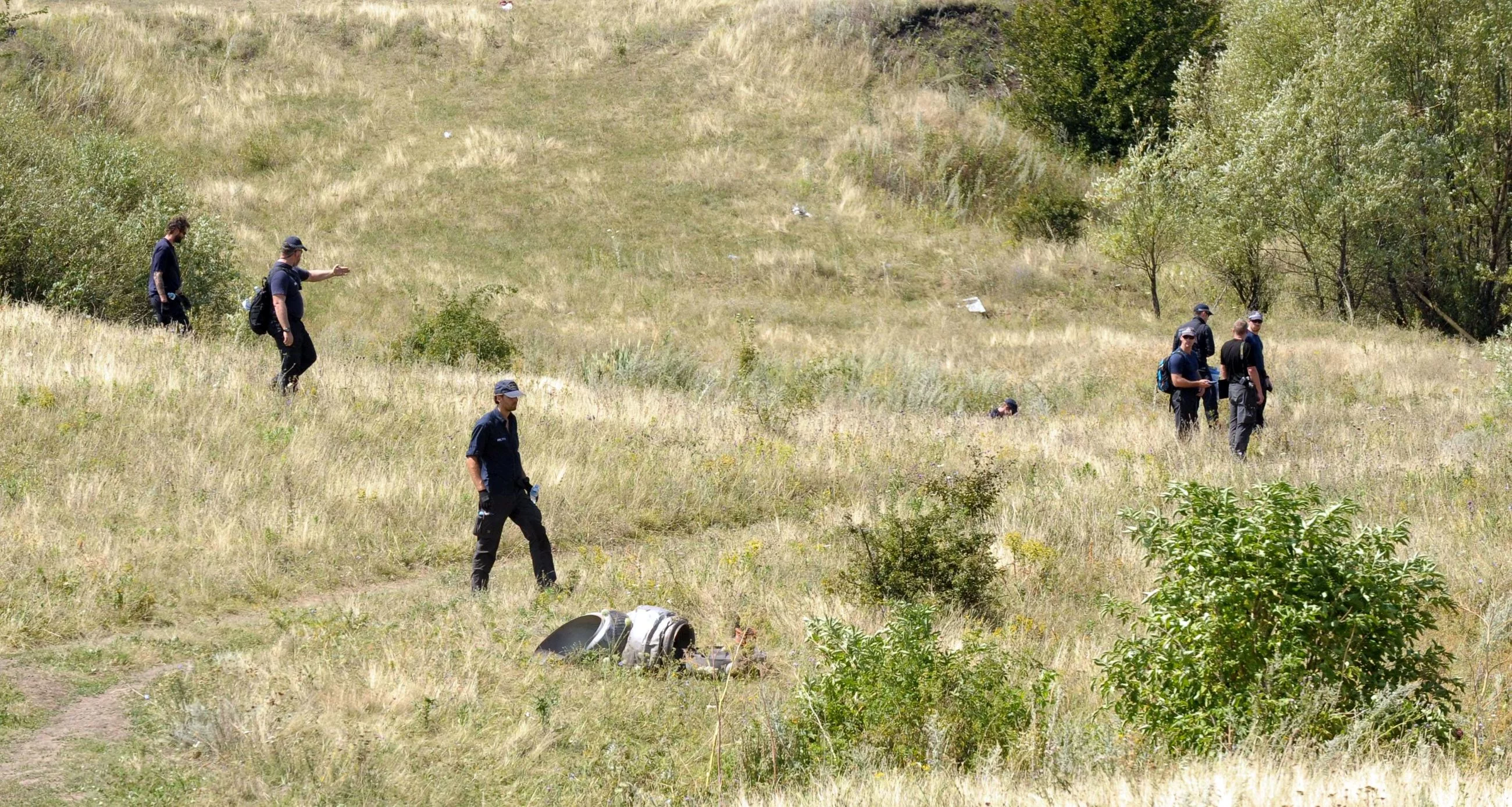 Międzynarodowi eksperci w miejscu, gdzie rozbił się samolot Malaysia Airlines