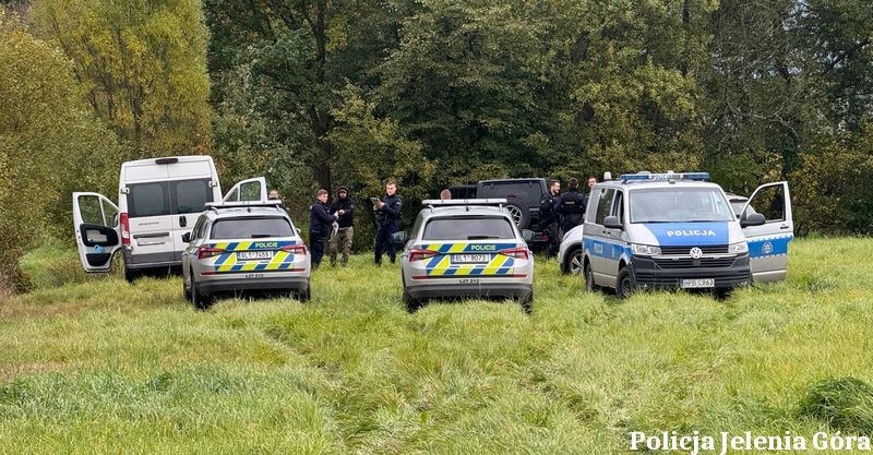 Ukradł auto, podczas blokady ruszył na policjanta. Padły strzały