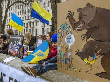 Ukraińcy protestujący w Londynie przeciwko rosyjskiej agresji w Donbasie