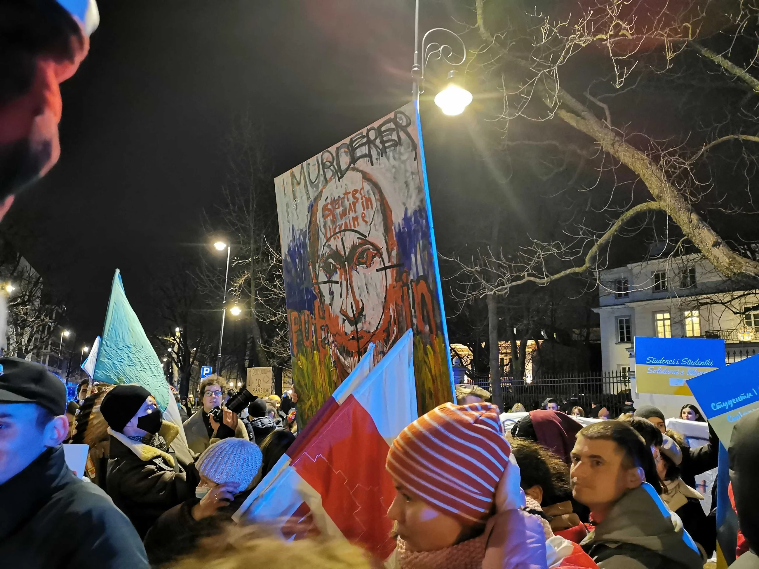 Protest przed rosyjską ambasadą w Warszawie