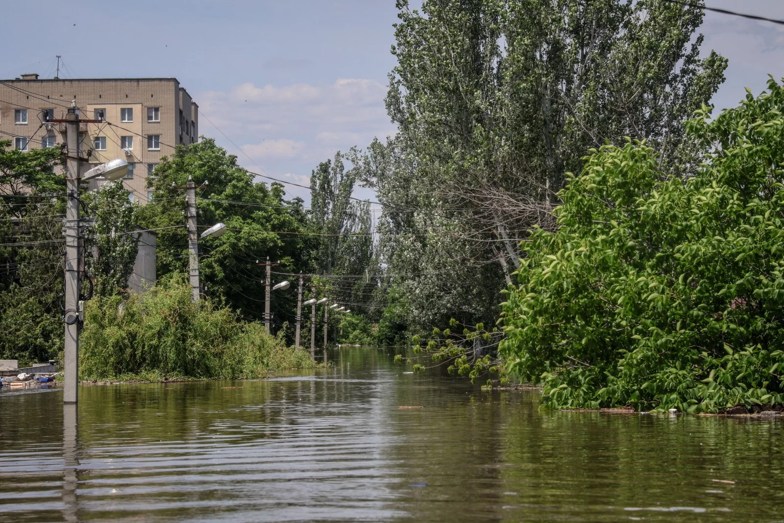 Skutki zniszczenia tamy w Nowej Kachowce