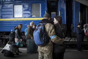 Ukraińscy uchodźcy uciekający przez Lwów