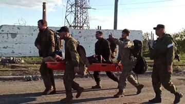 Ukraińscy żołnierze ewakuowani z zakładów Azowstal, 17 maja