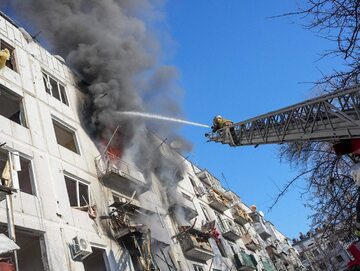 Ukraińskie służby gaszą pożar po rosyjskim ataku