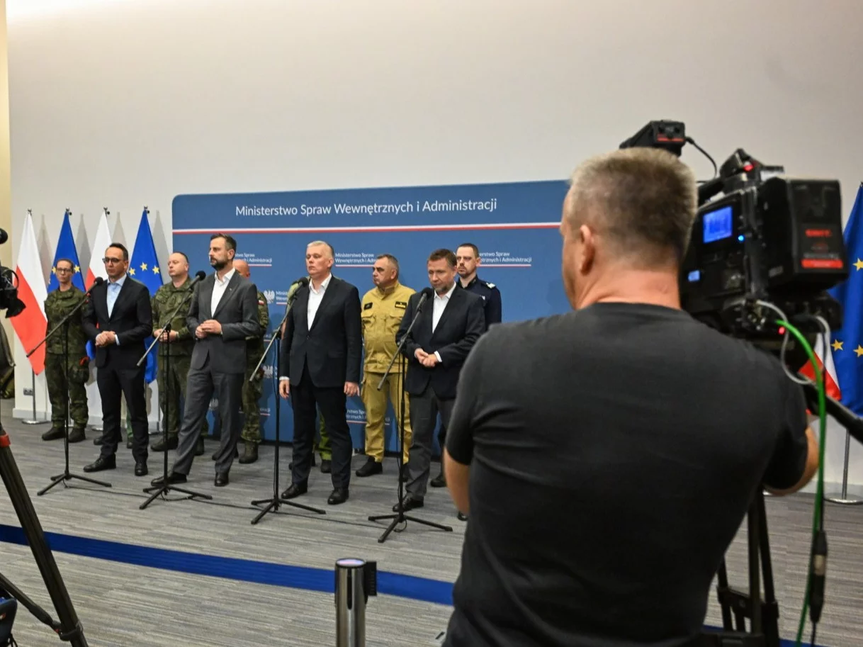 Tomasz Siemoniak i rządowy zespół zarządzania kryzysowego