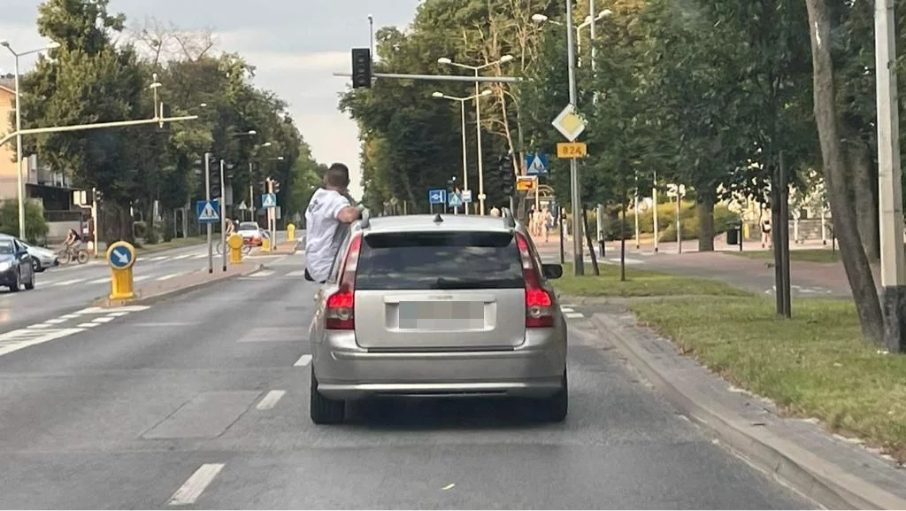 „Auto Rodeo” na publicznej drodze