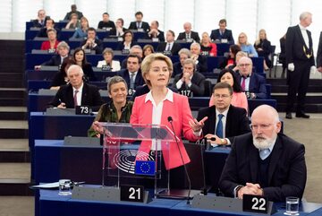 Ursula von der Leyen apeluje o poparcie składu jej komisji przed Parlamentem Europejskim