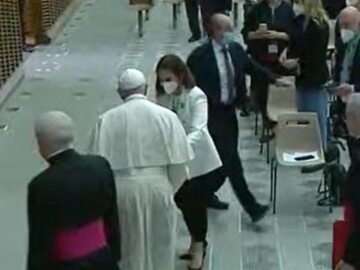 Urszula Zielińska podeszła do papieża Franciszka podczas audiencji