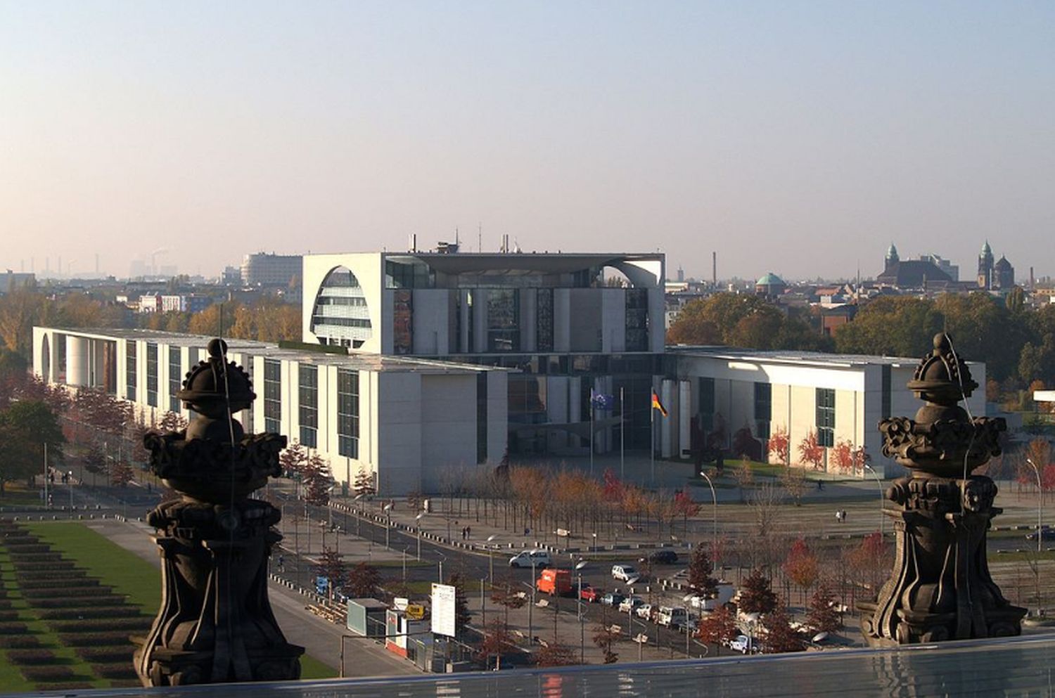 Urząd Kanclerski, widok z Reichstagu