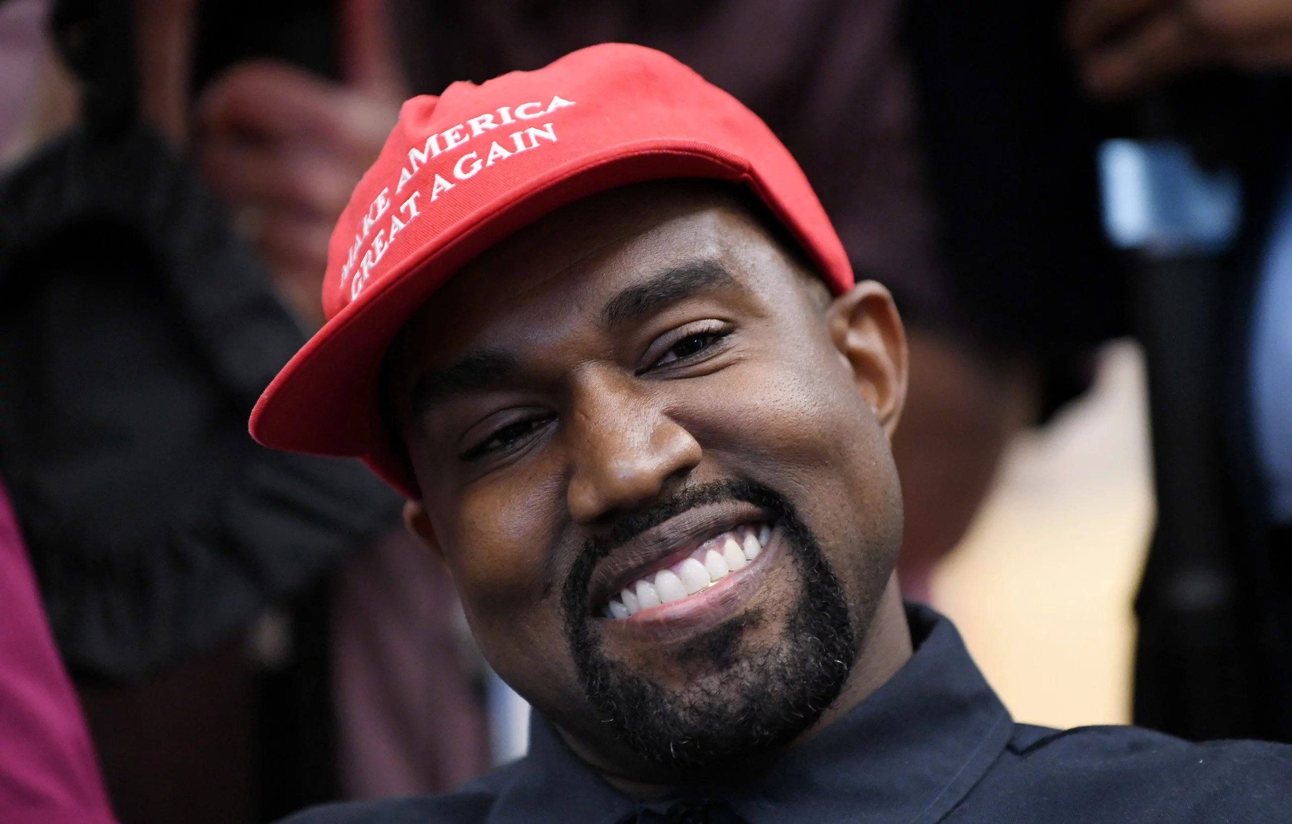 Kanye West w czapce MAGA