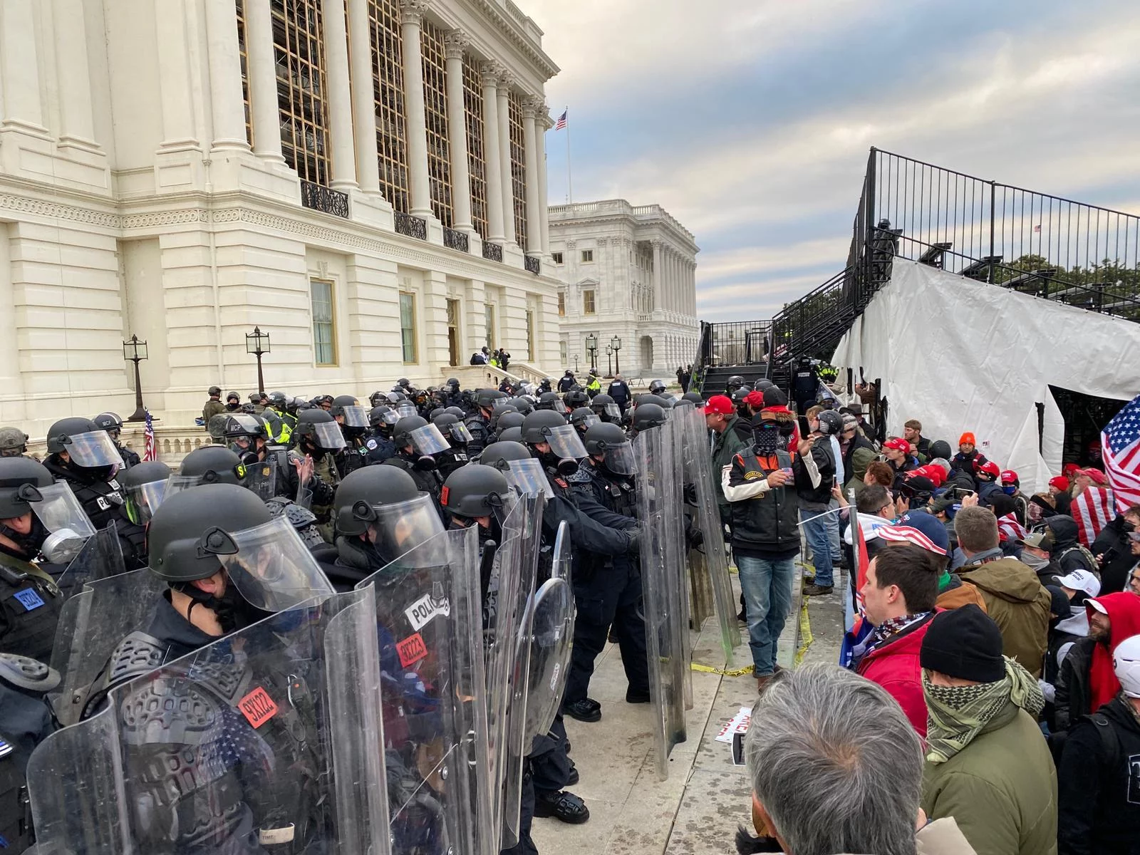 Demonstranci przed Kongresem