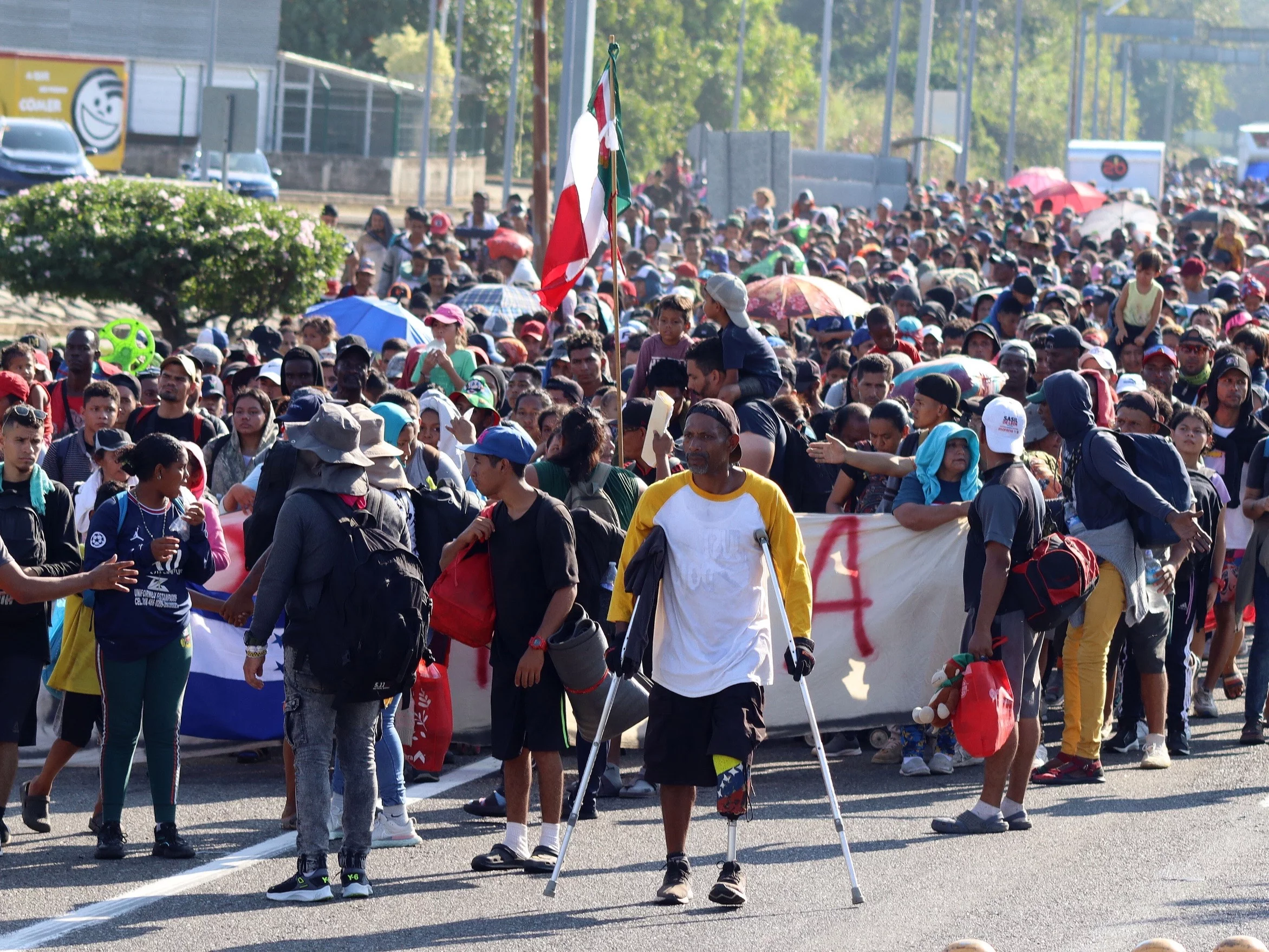 Karawana migrantów idąca przez Meksyk w kierunku granicy ze Stanami Zjednoczonymi