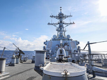 USS Benfold przepływający przez Morze Południowochińskie, zdjęcie ilustracyjne