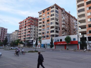 Uszkodzone budynki w centrum miasta Kahramanmaras