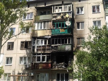 Uszkodzony budynek mieszkalny w Kramatorsku
