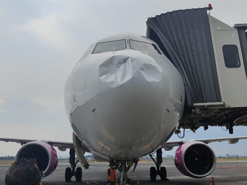 Uszkodzony samolot Wizz Air