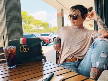 Modelka sprzedaje noszoną bieliznę. „Moi fani o to prosili”