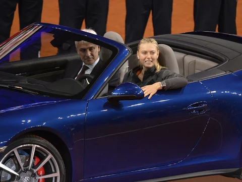 Matthias Mueller jeszcze jako szef Porsche razem z Marią Szarapową (FOT.EXPA/NEWSPIX.PL)