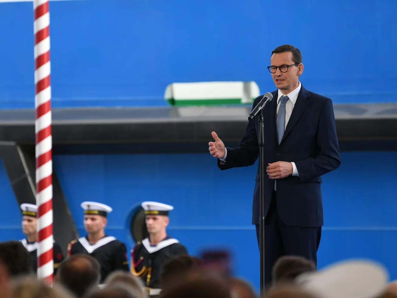 Premier Mateusz Morawiecki przemawia na otwarciu kanału żeglugowego przez Mierzeję Wiślaną